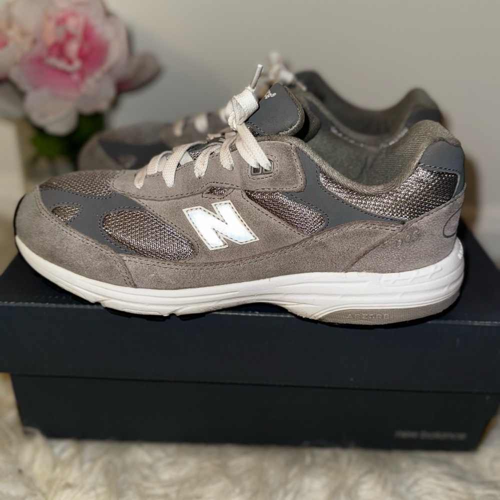 NEW BALANCE 993 Sz:7 Big Kids. Great condition, authentic, comes with/box - Picture 3 of 12